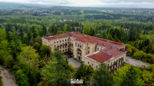 Verlaten Sanatorium Metallurg in Tskaltubo, Georgië – urbex foto 10
