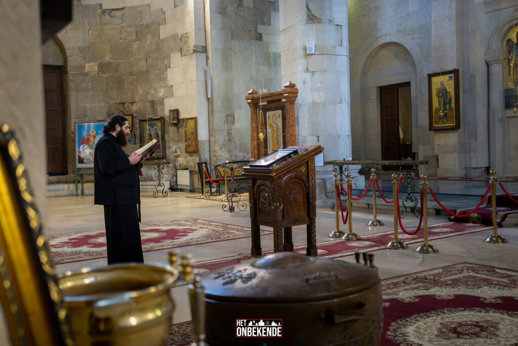 De priester in het Catherdral