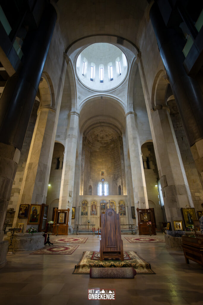 Herstelde koepel van de Bagrati Cathedral in Kutaisi